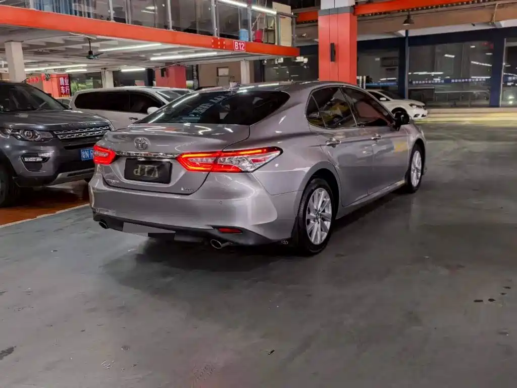 Toyota Camry — миниатюра 5