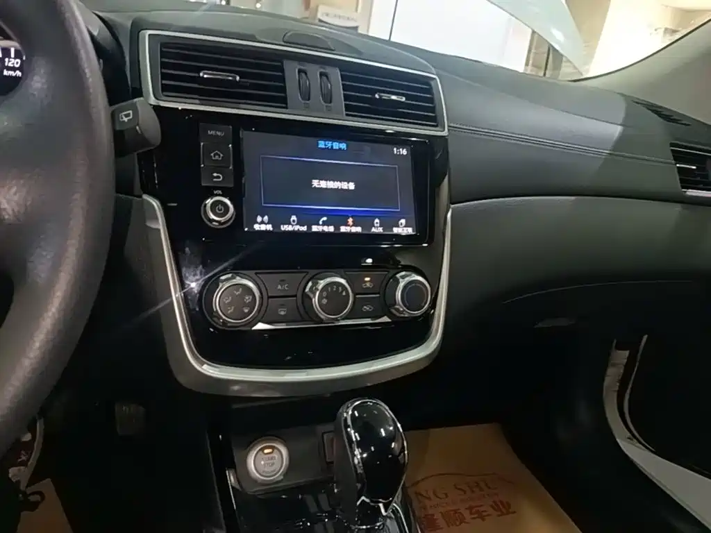 Nissan Tiida — миниатюра 13