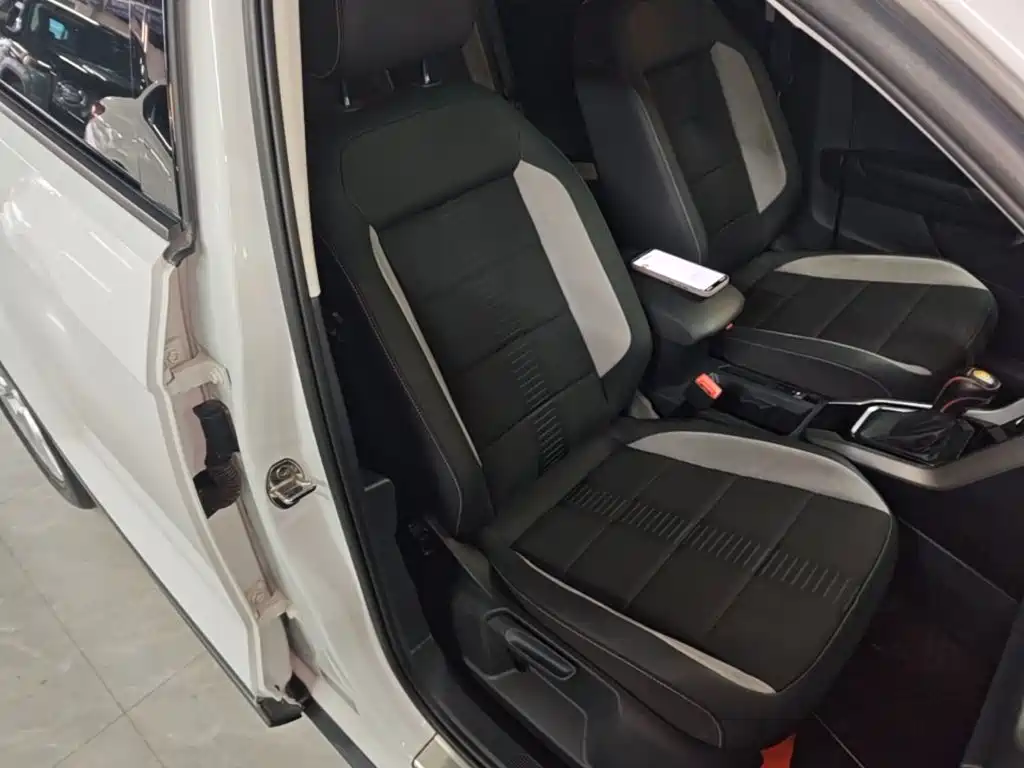 Volkswagen T-Roc — миниатюра 25