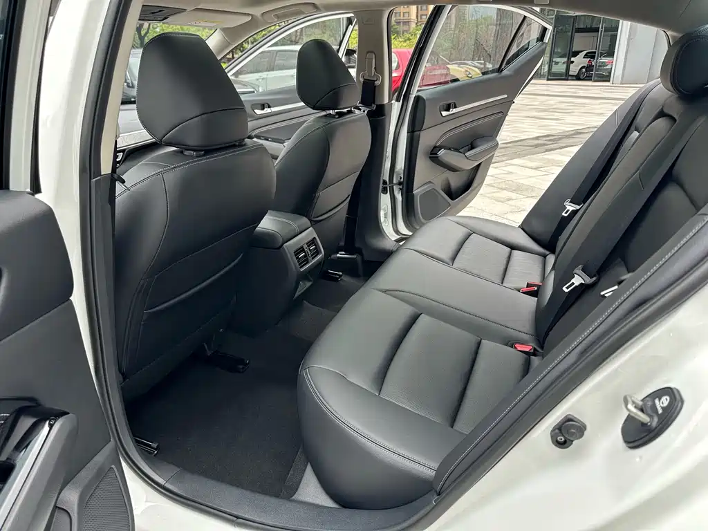 Nissan Teana — миниатюра 10
