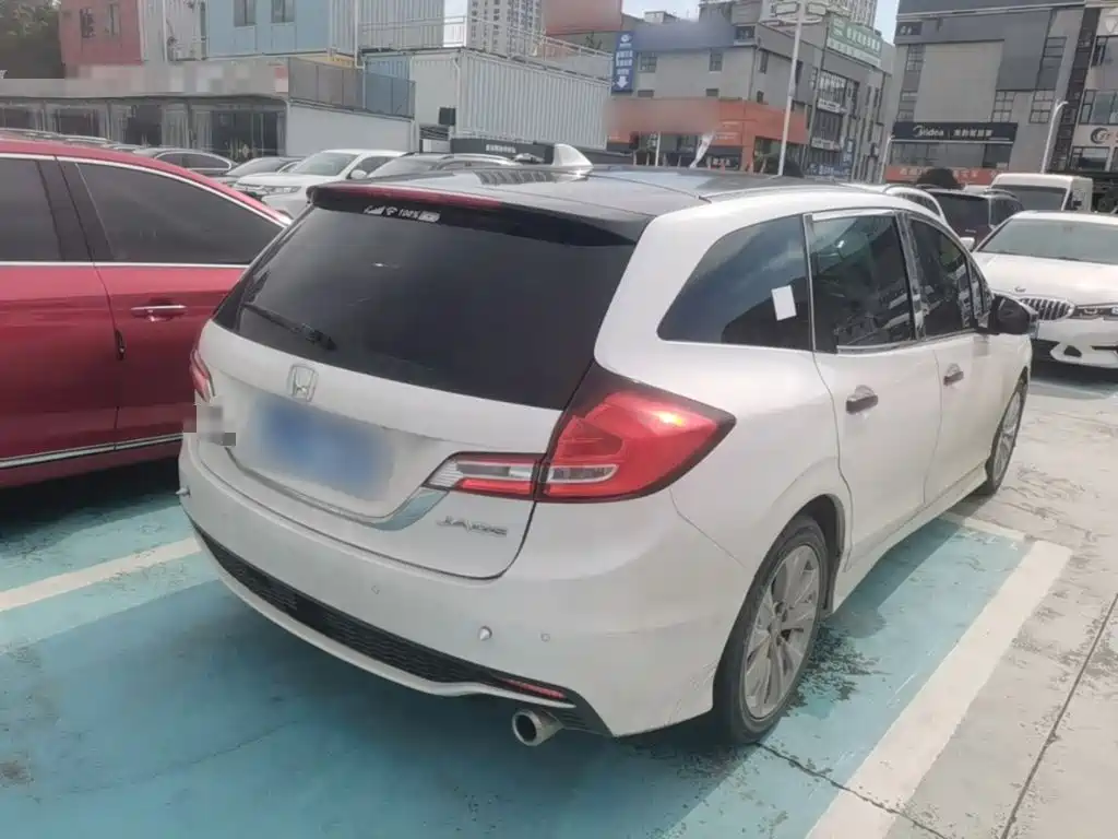 Honda Jade 2017 1.8L AT Comfort 5 мест
