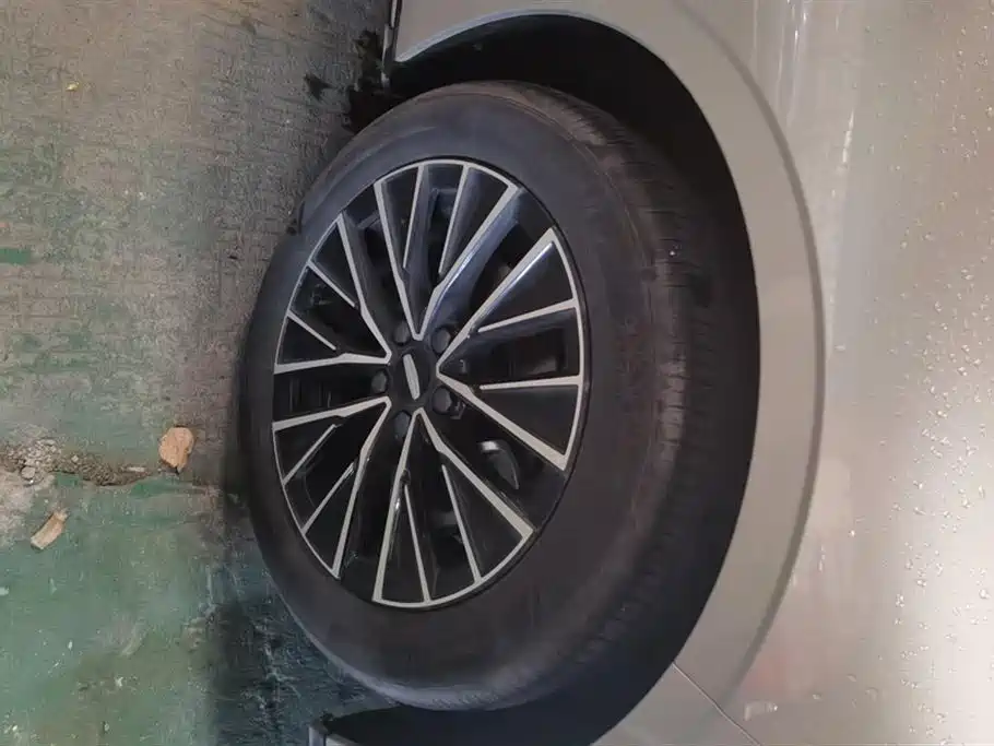 Geely Emgrand 2026 5 1.5T DCT Flagship