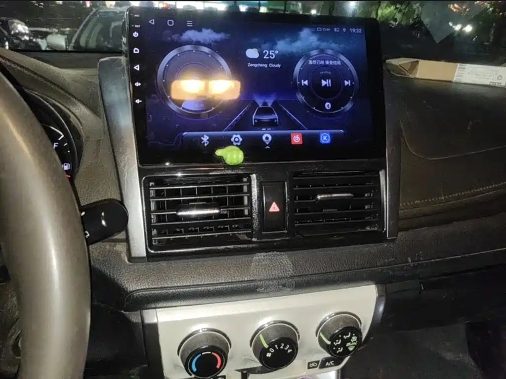 Toyota Yaris L — миниатюра 13