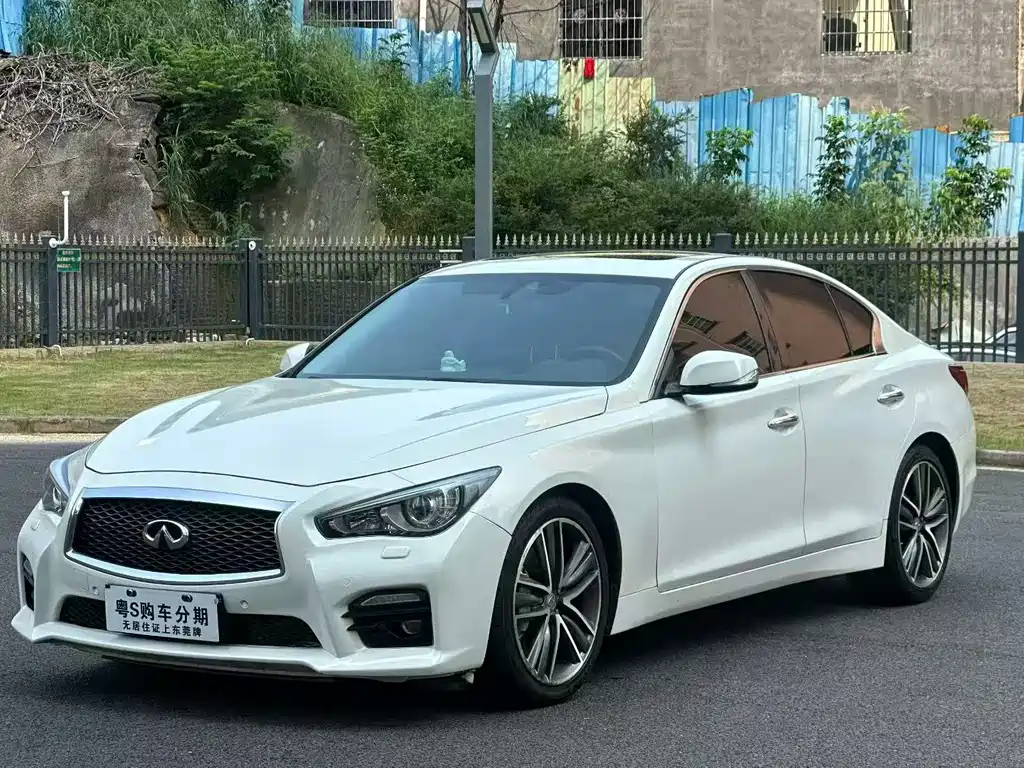 Infiniti Q50 2014 3.7L Luxury Sport