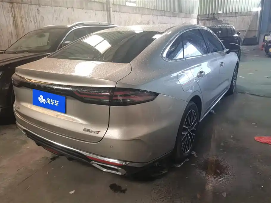Geely Emgrand 2026 5 1.5T DCT Flagship