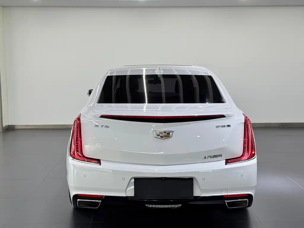 CADILLAC  XTS