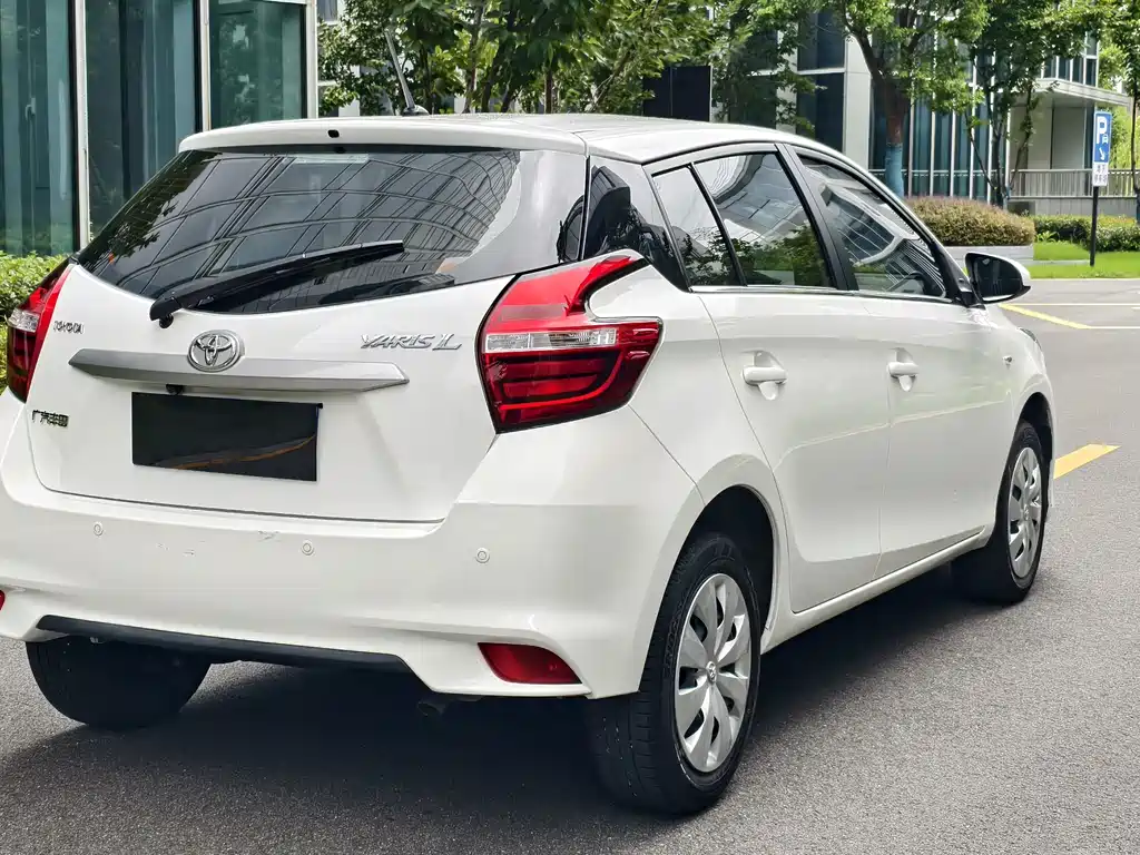 Toyota Yaris L — миниатюра 10