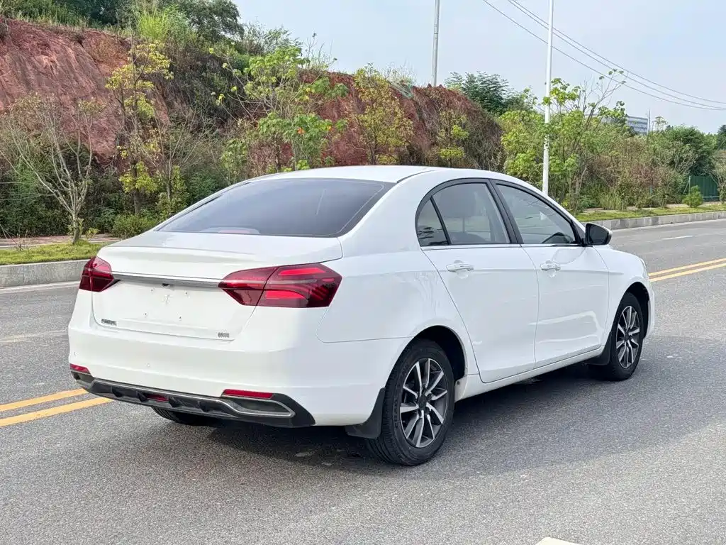 Geely Emgrand — миниатюра 13
