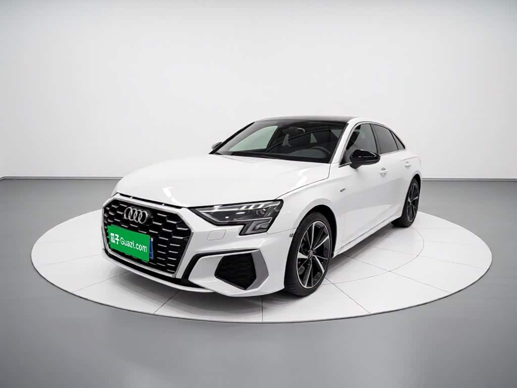 Audi A3 1.4 л 2024 г. Белый, пробег 27200 км