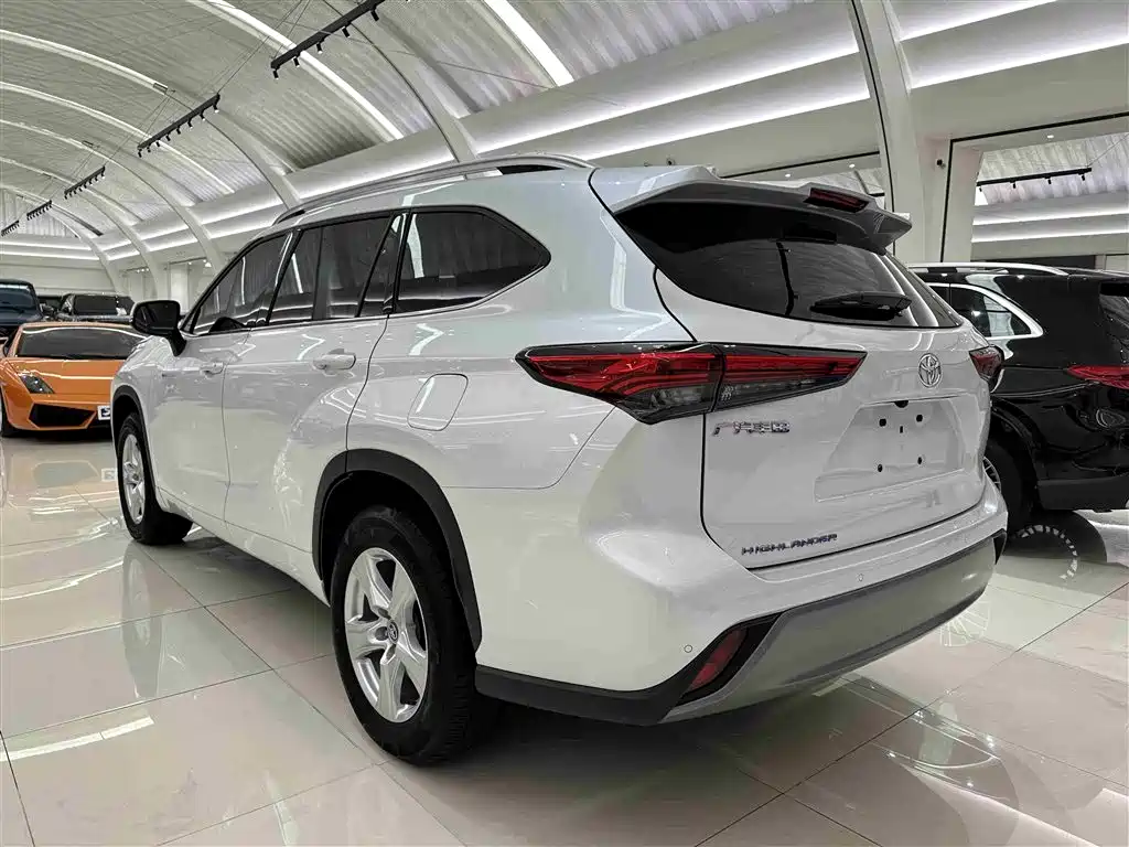 TOYOTA HIGHLANDER