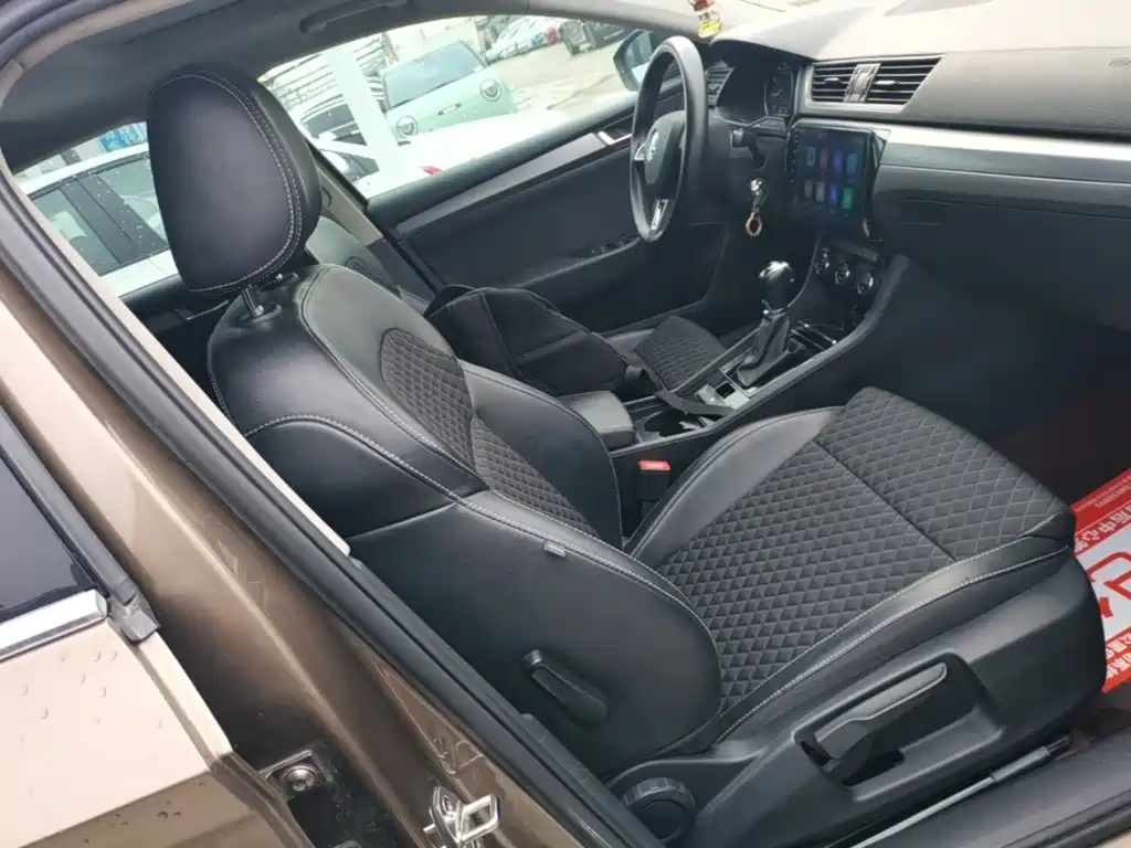 Skoda Superb — миниатюра 25