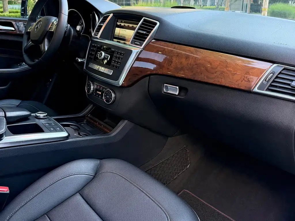 Mercedes-Benz M-Class — миниатюра 15