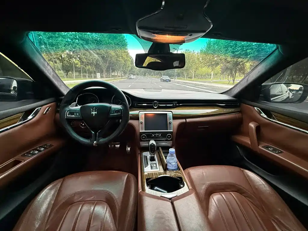 Maserati Quattroporte — миниатюра 6