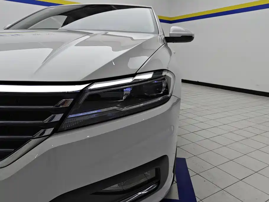 Volkswagen Lavida — миниатюра 5
