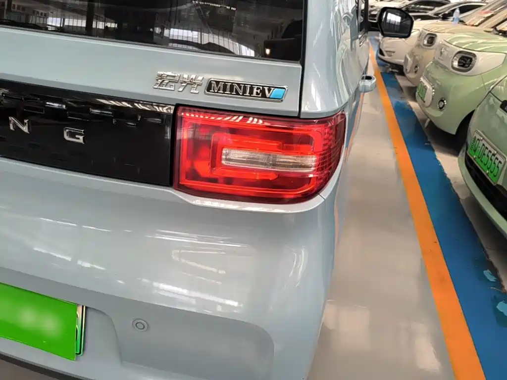 Wuling MINIEV — миниатюра 8
