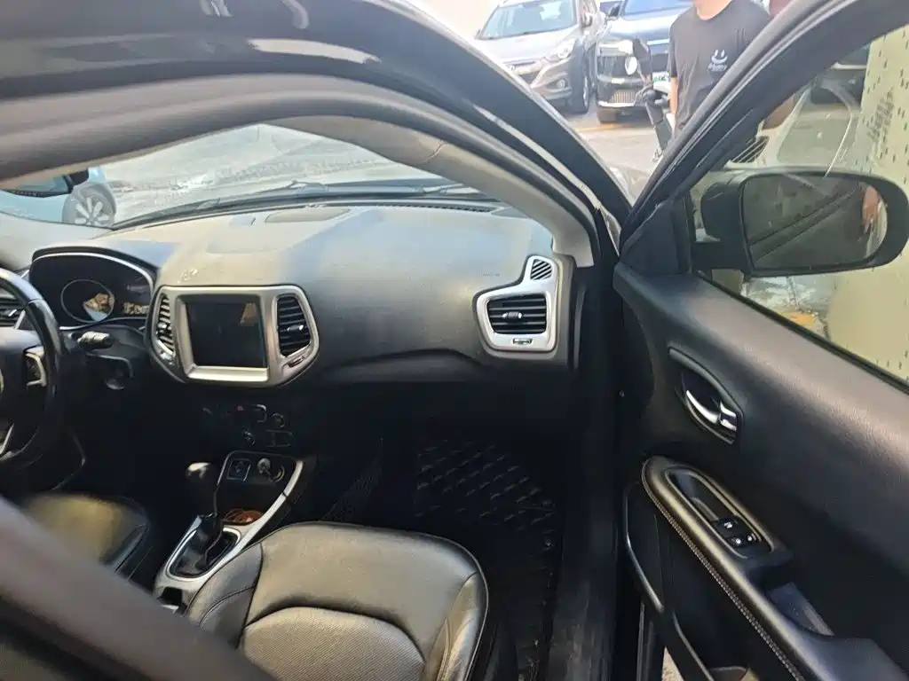 Jeep Compass — миниатюра 18