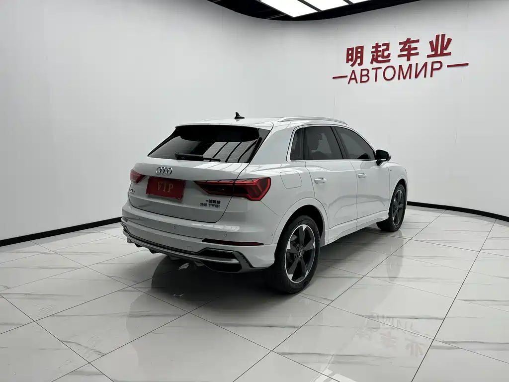 Audi Q3 2023 35 TFSI Fashion (1.4T)