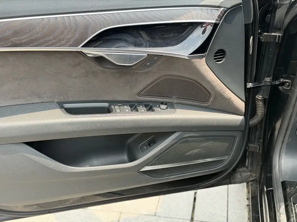 Audi A8 — миниатюра 8