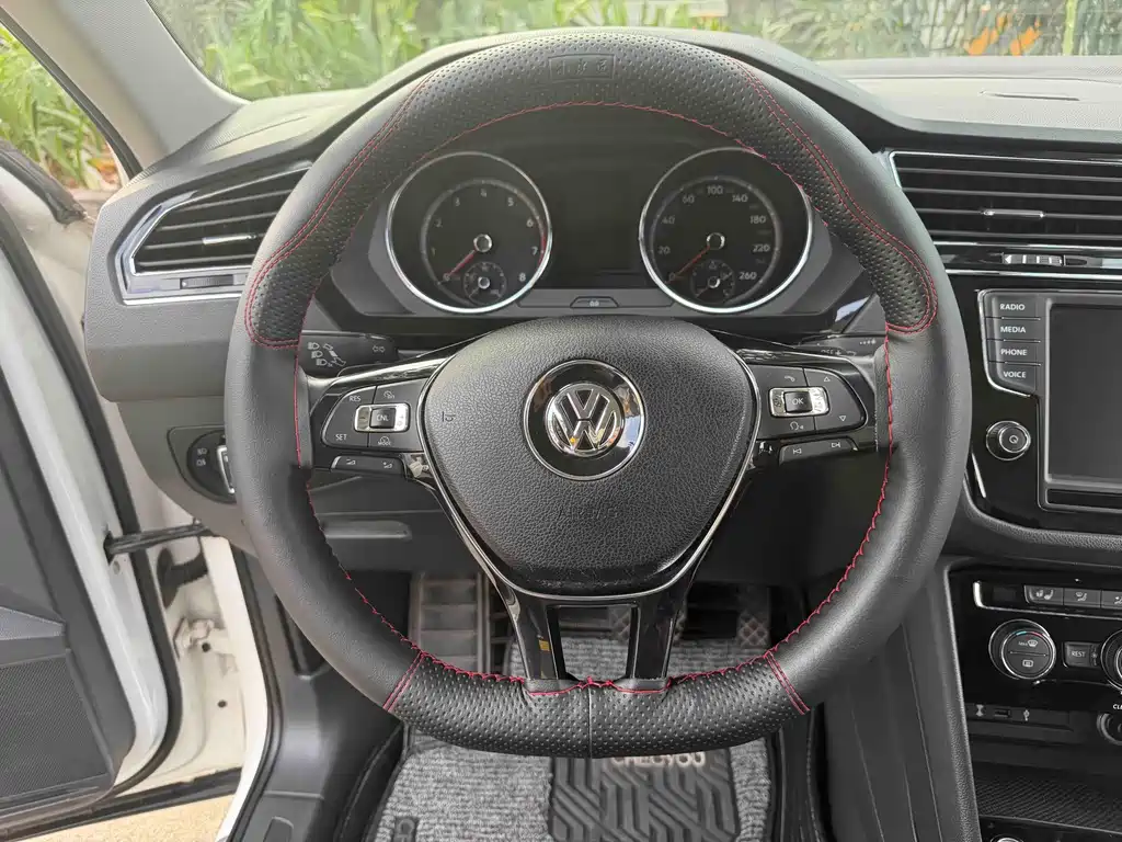 Volkswagen Tiguan L — миниатюра 12