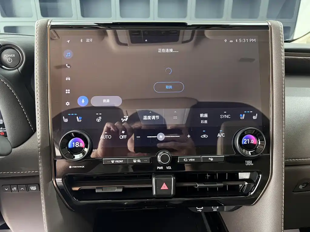 Toyota Alphard — миниатюра 20