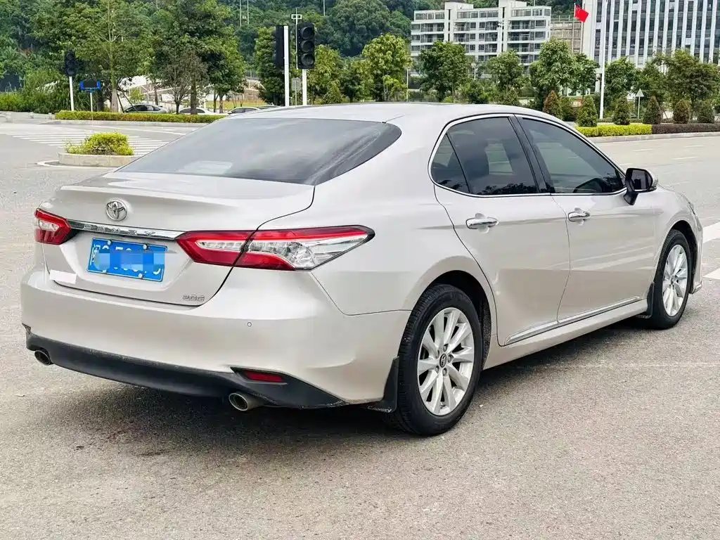Toyota Camry — миниатюра 4