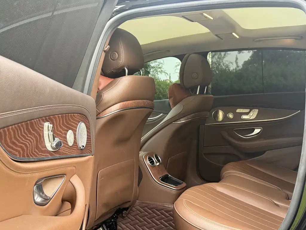 Mercedes-Benz E-Class — миниатюра 5
