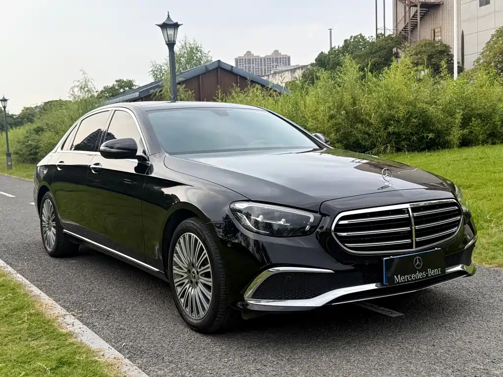 Mercedes-Benz E-Class — миниатюра 3
