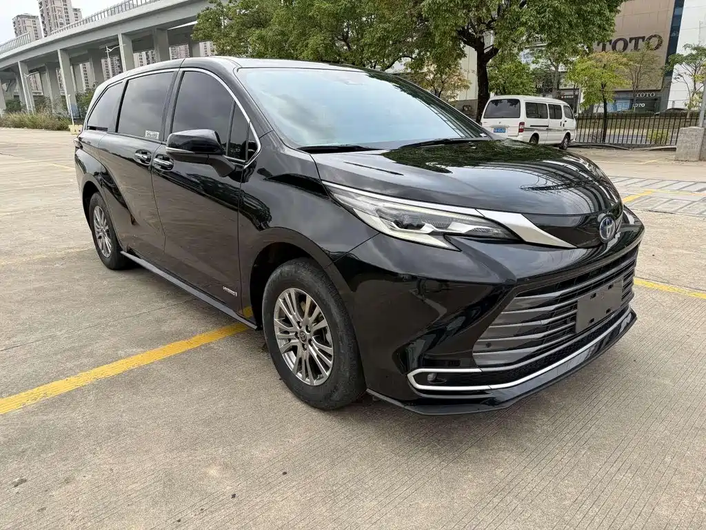 Toyota Sienna 2023 2.5L Luxury