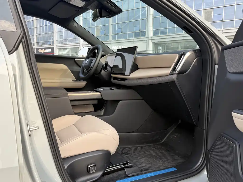 Volvo XC70 PHEV — миниатюра 10