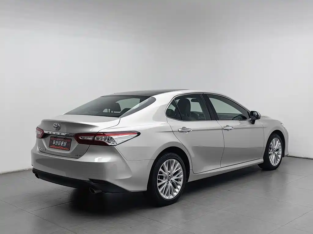 Toyota Camry — миниатюра 2