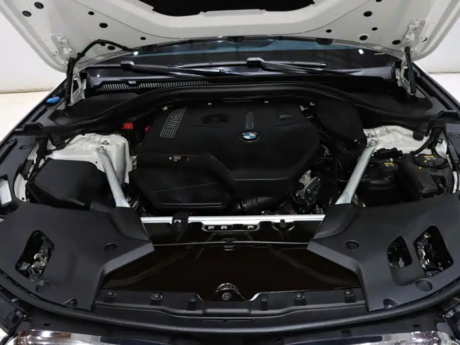 BMW 5 Series — миниатюра 19