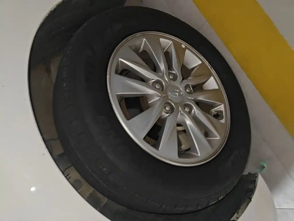 Hyundai Elantra — миниатюра 23