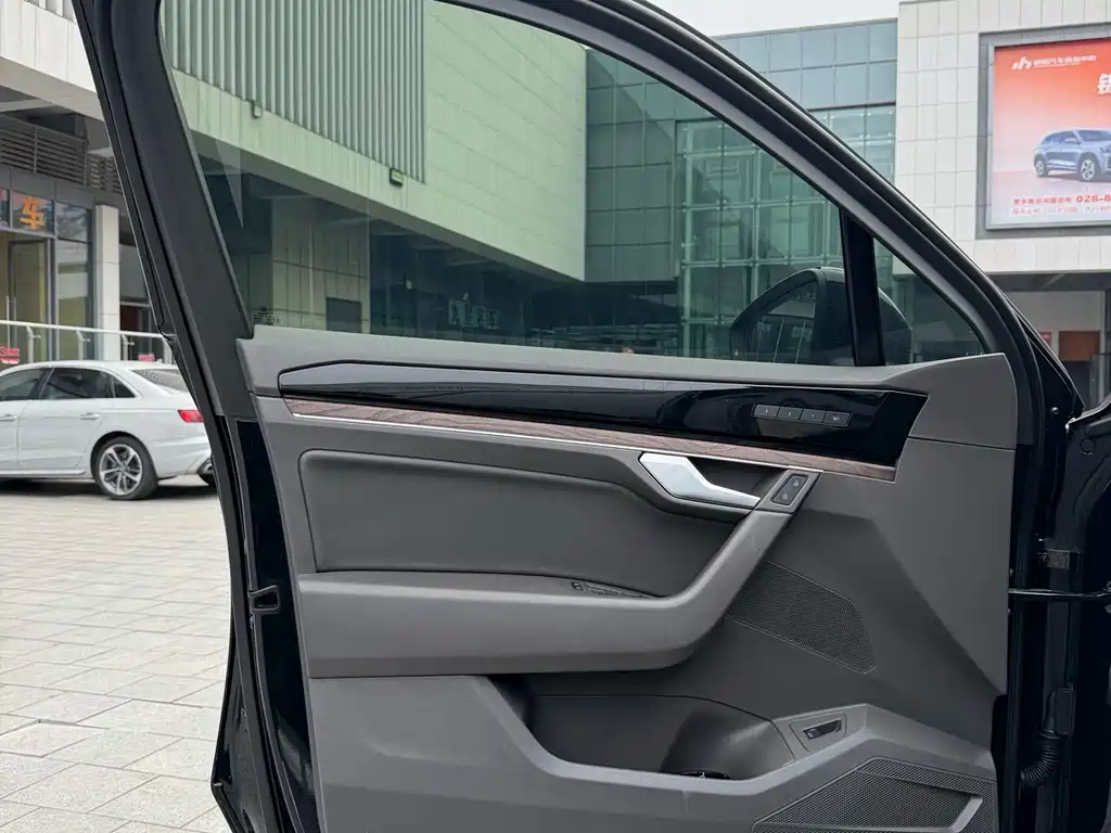 Volkswagen Touareg 2023 3.0TSI Sport