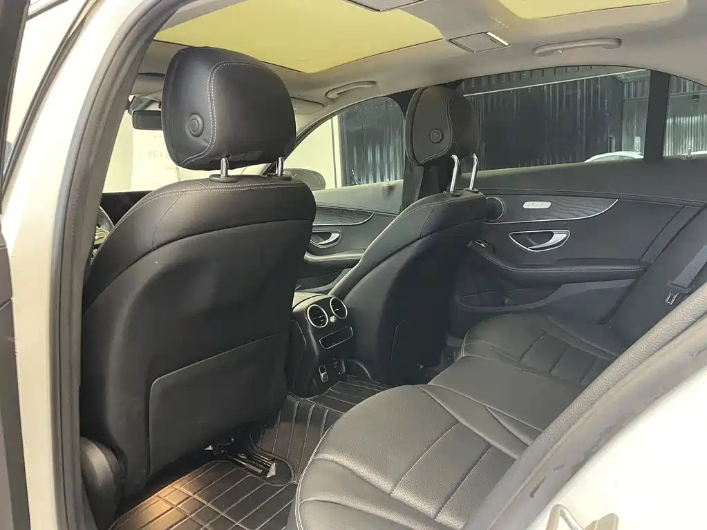 Mercedes-Benz C-Class — миниатюра 13