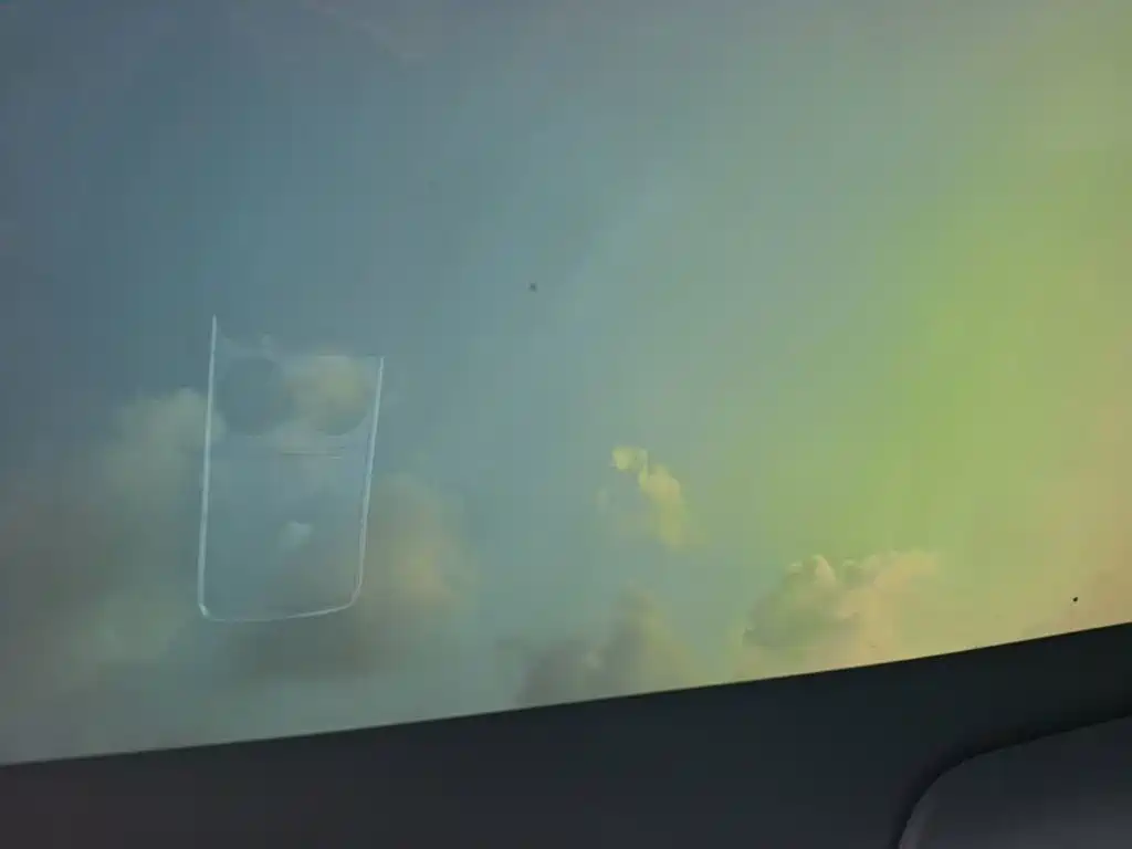 Tesla Model Y — миниатюра 18