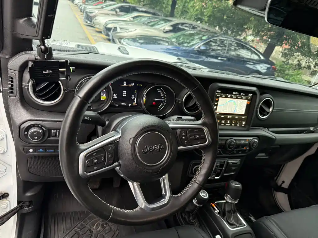 Jeep Wrangler PHEV — миниатюра 20