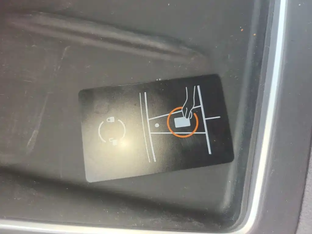 Tesla Model Y — миниатюра 9