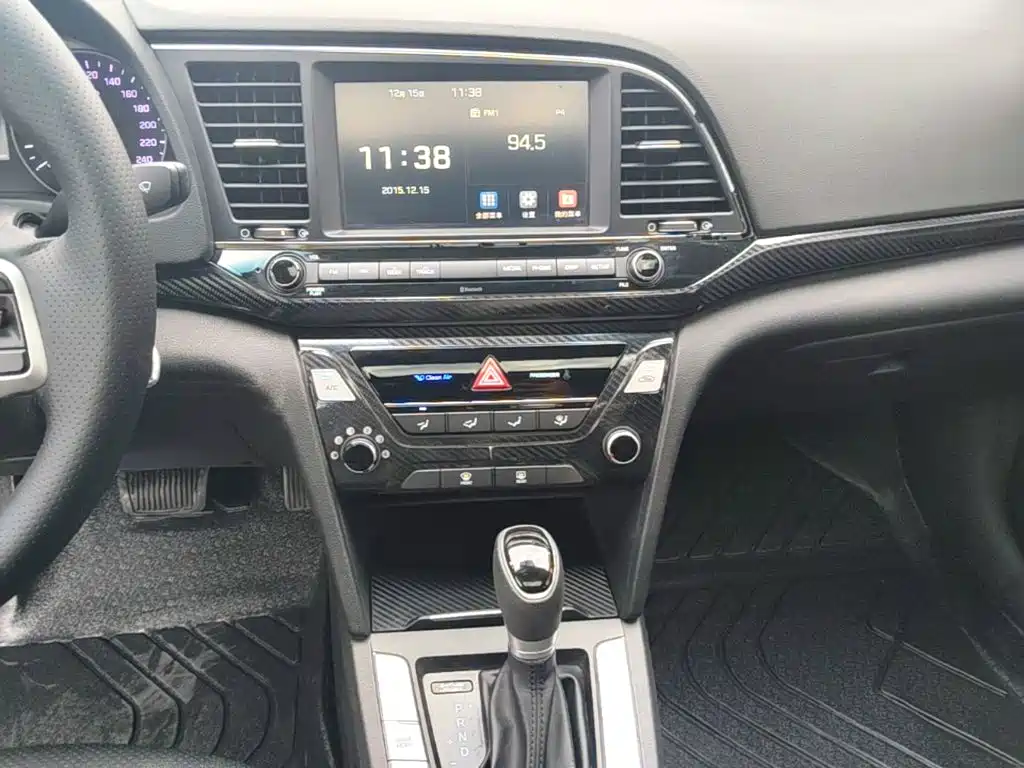 Hyundai Elantra — миниатюра 13