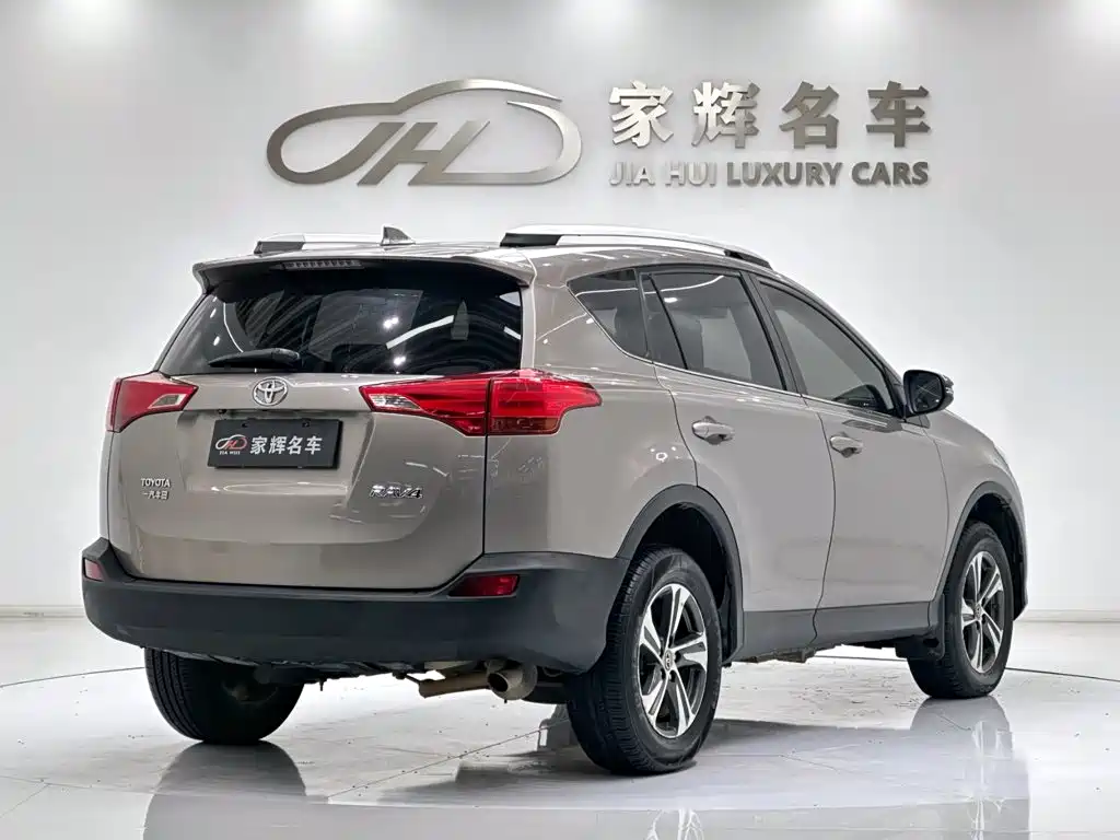 Toyota RAV4 — миниатюра 7