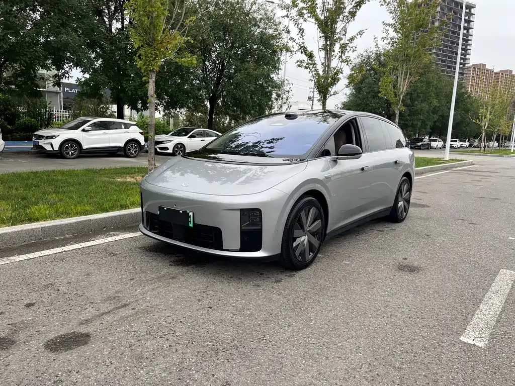 Li Auto Идеальный I8