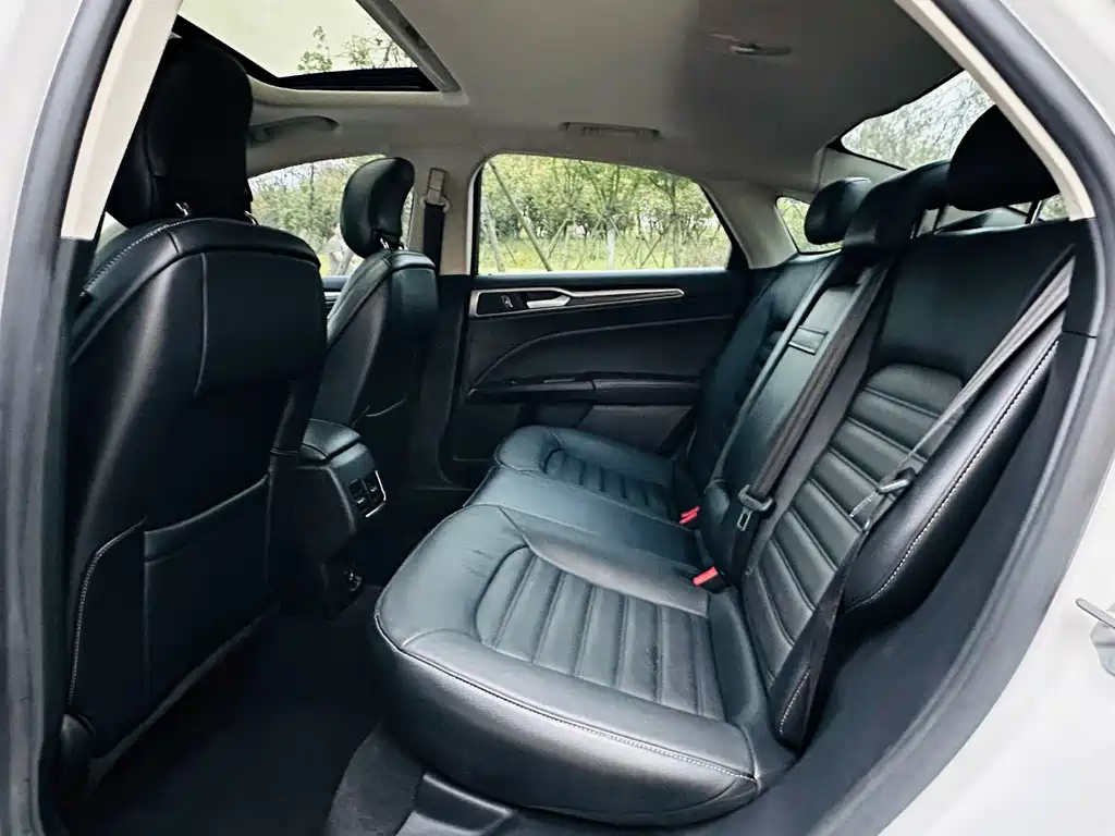 Ford Mondeo — миниатюра 9