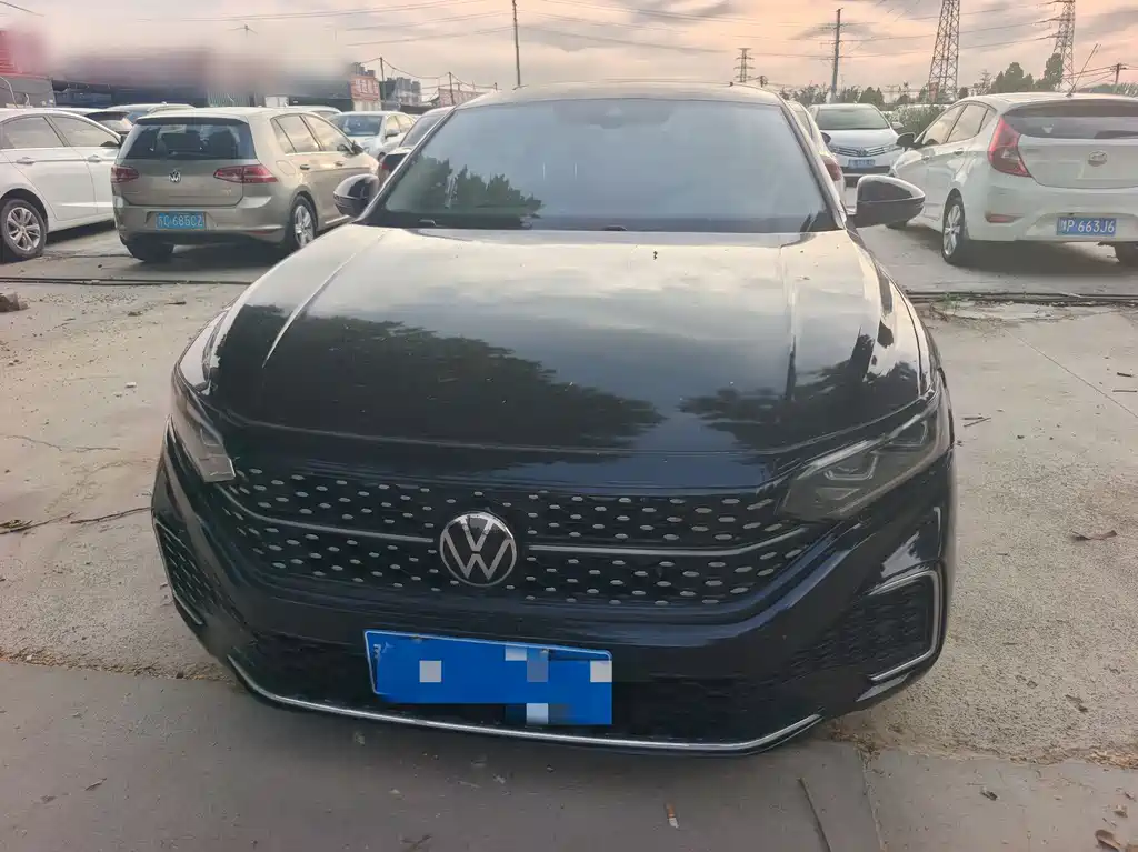 Volkswagen Passat 2023 380TSI Luxury