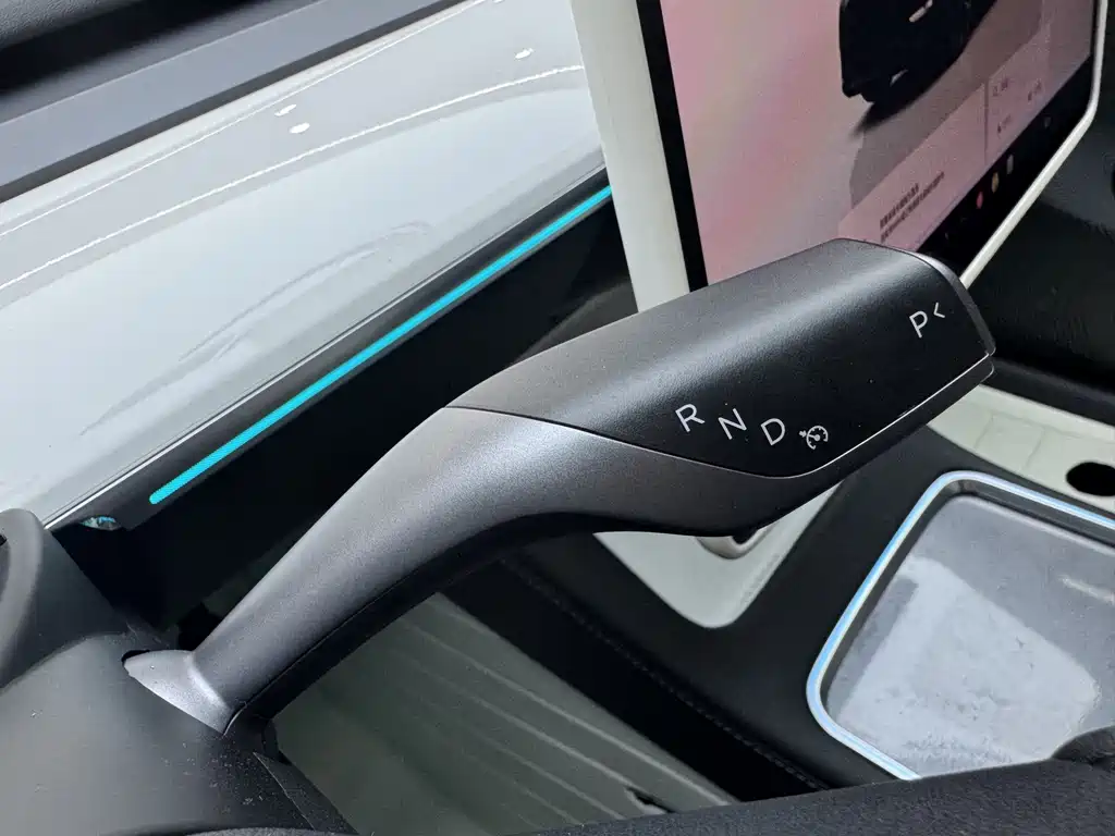 Tesla Model Y — миниатюра 28