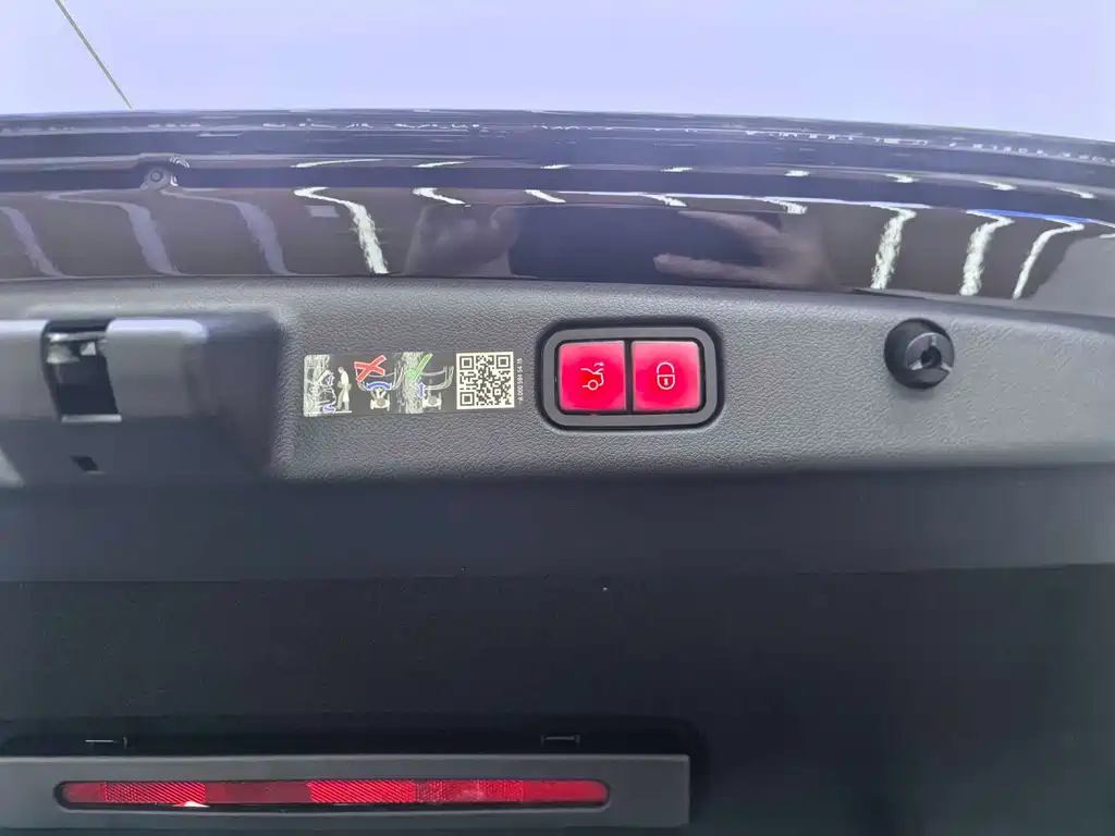 Mercedes-Benz E-Class New Energy — миниатюра 12