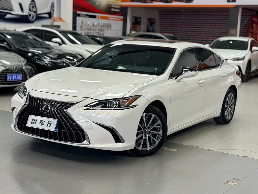 Lexus ES 2024