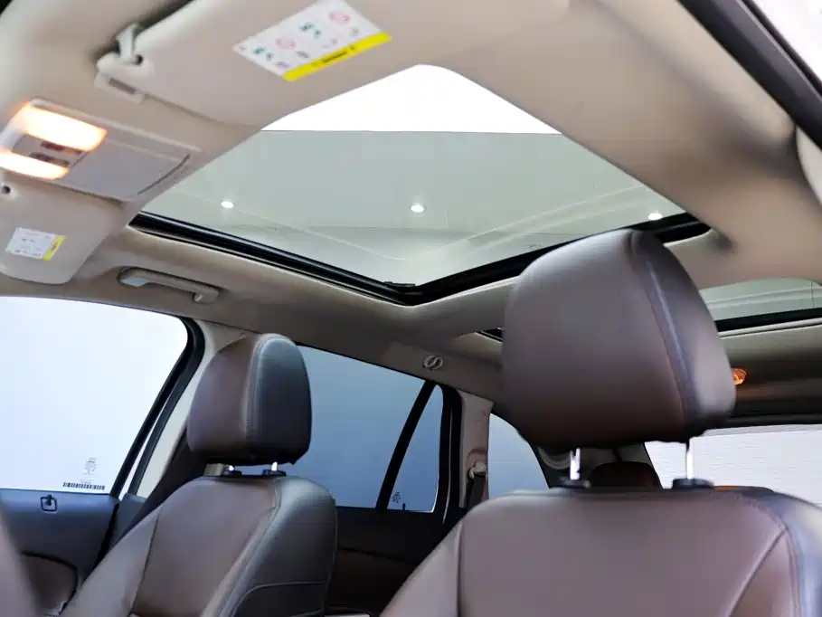 Ford Edge (Import) — миниатюра 27