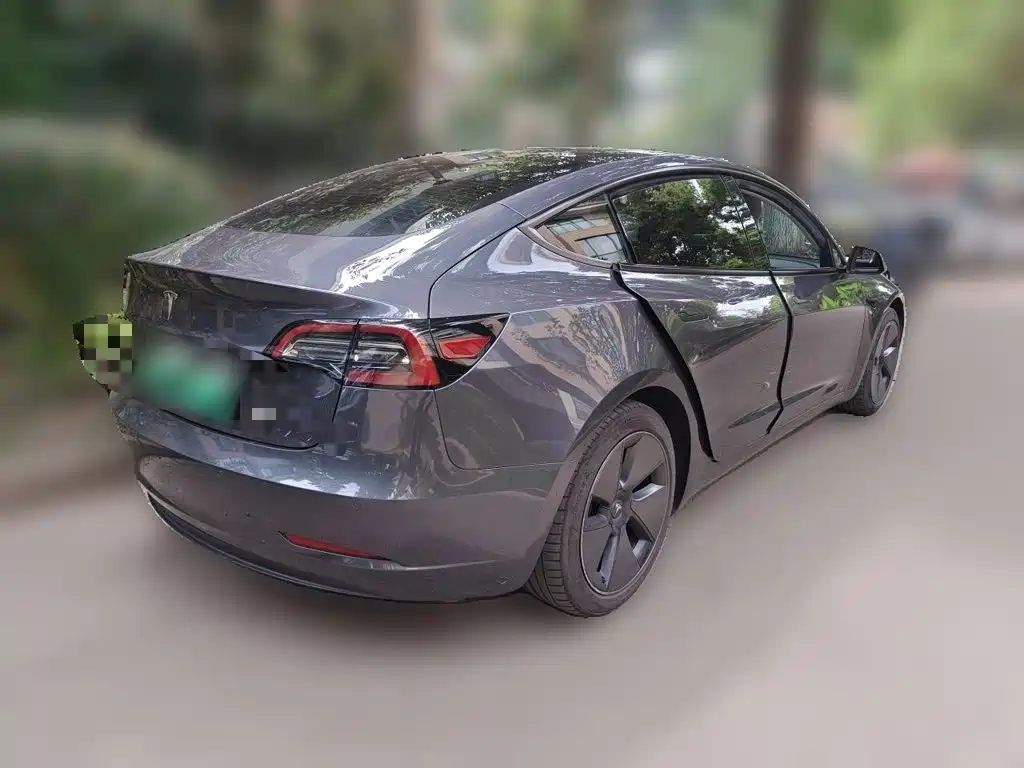 Tesla Model 3 — миниатюра 5