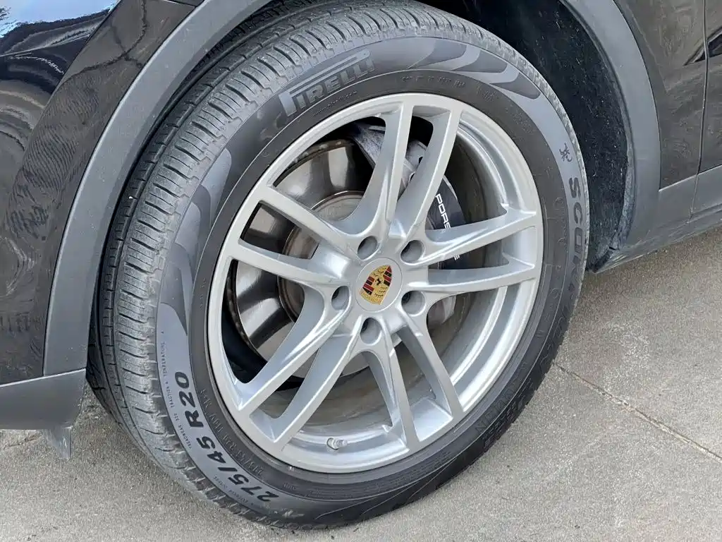 Porsche Cayenne — миниатюра 23