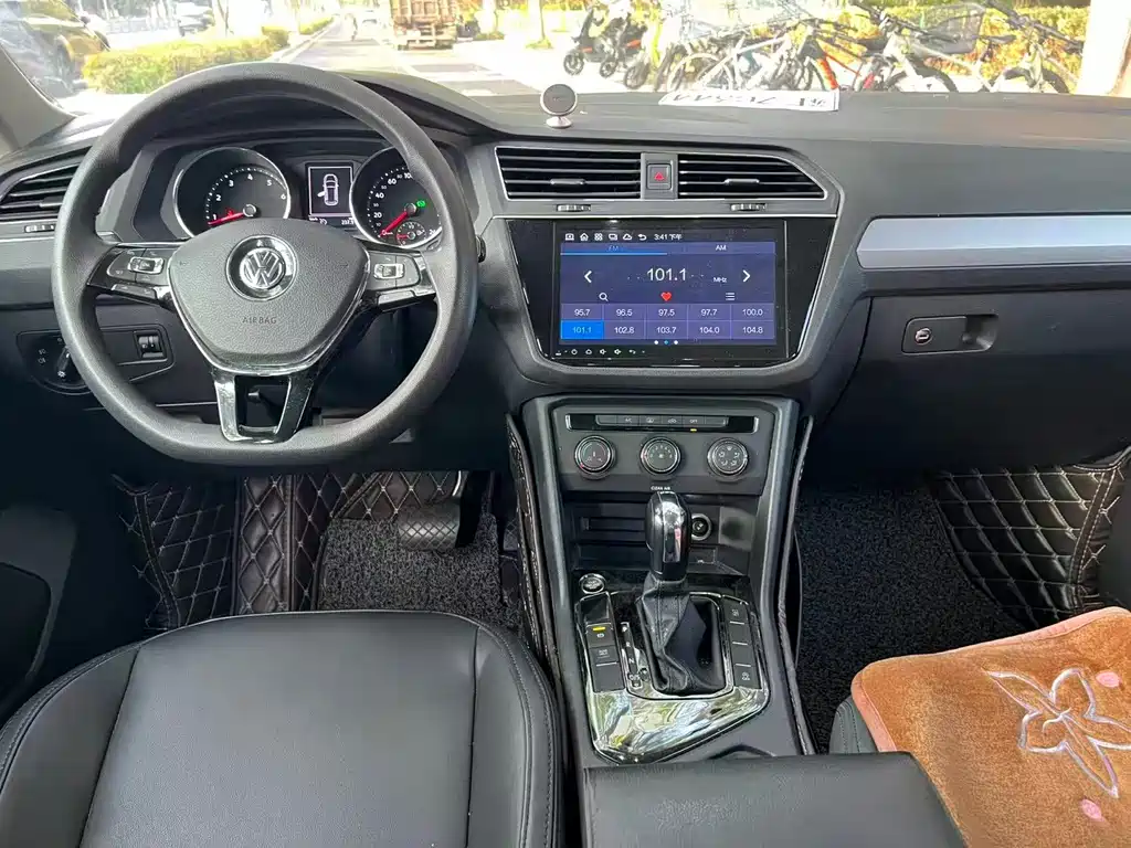 Volkswagen Tiguan L — миниатюра 11