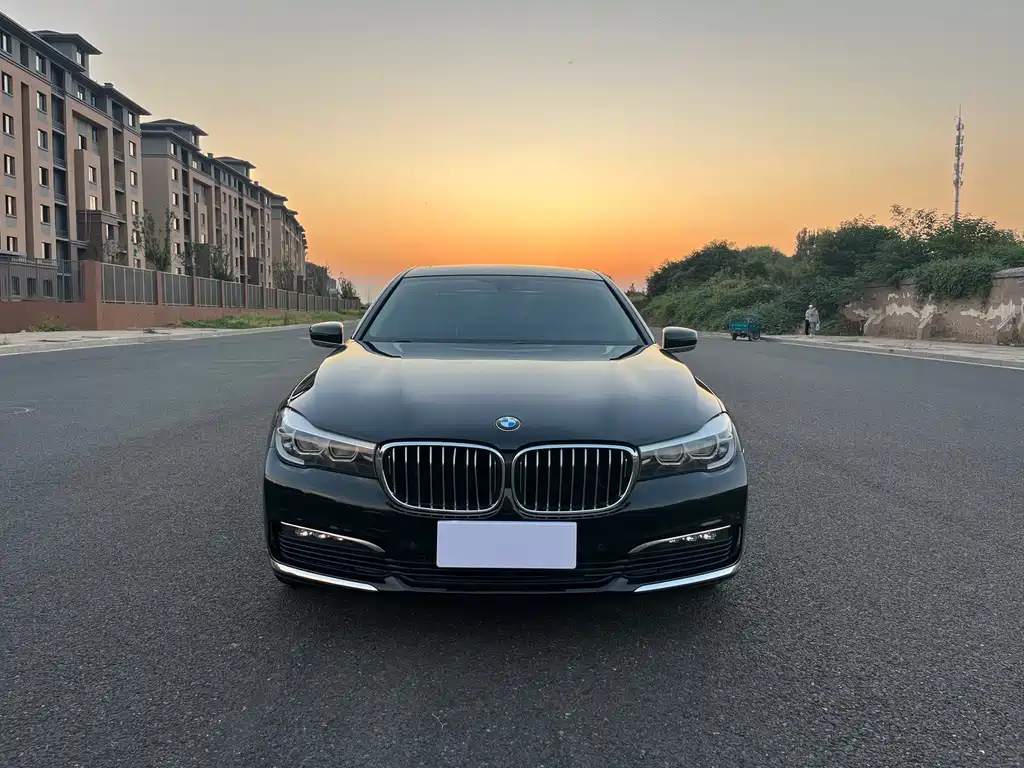 BMW 7 Series — миниатюра 2